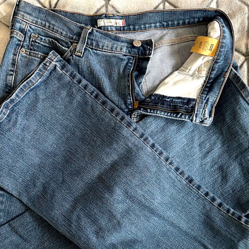 Levi’s 548 Perfectly Slimming Flare (Heavy Weave) Sz 16